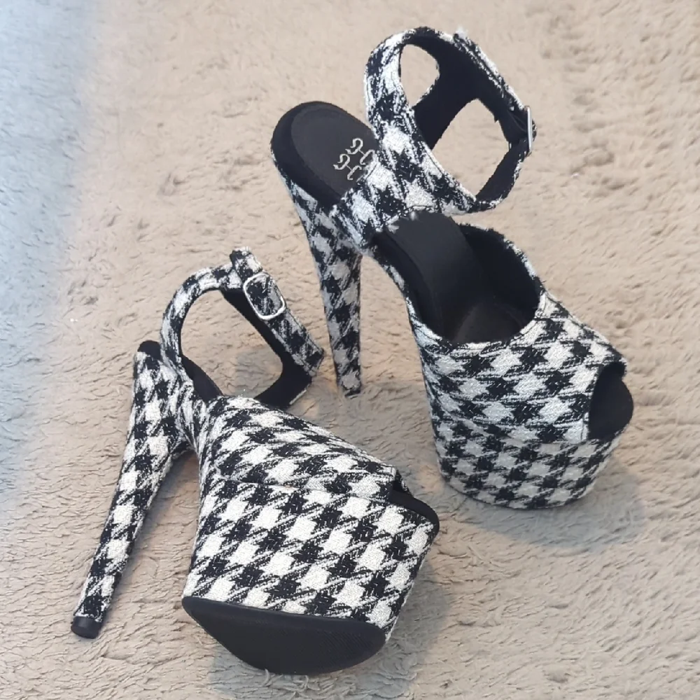 Hella Heels Houndstooth Black & White Special Edition 7" Platform Heels - Picture 5 of 10